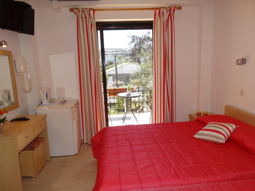Dassia Beach Pension Habitación foto